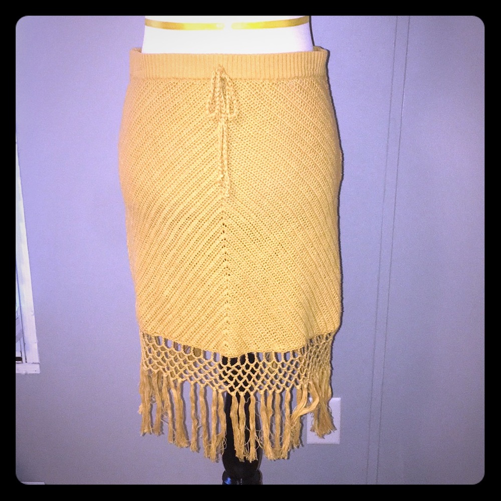 NWT MINKPINK Ochre size L crocheted fringe skirt